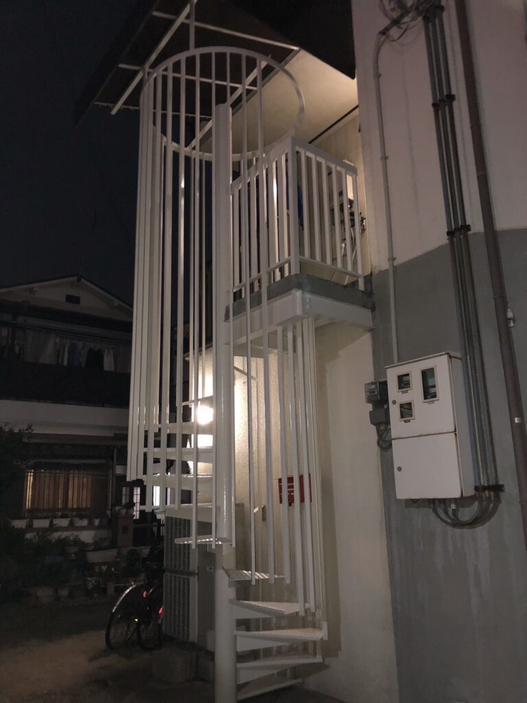 大阪府岸和田市 螺旋階段 鉄部塗装